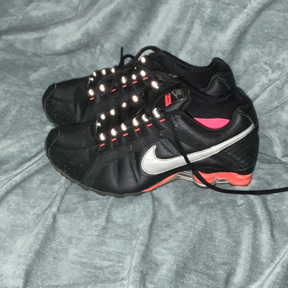 Nike Shox Junior Black Pink Athletic Shoes Women's Sneaker. Good cond. Sz. 6.5